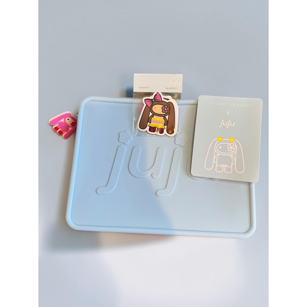 Cj Hendry Flower Market x Juju Pammy Plush Limited Edition Blue Bunny with Pouch - Picture 4 of 4